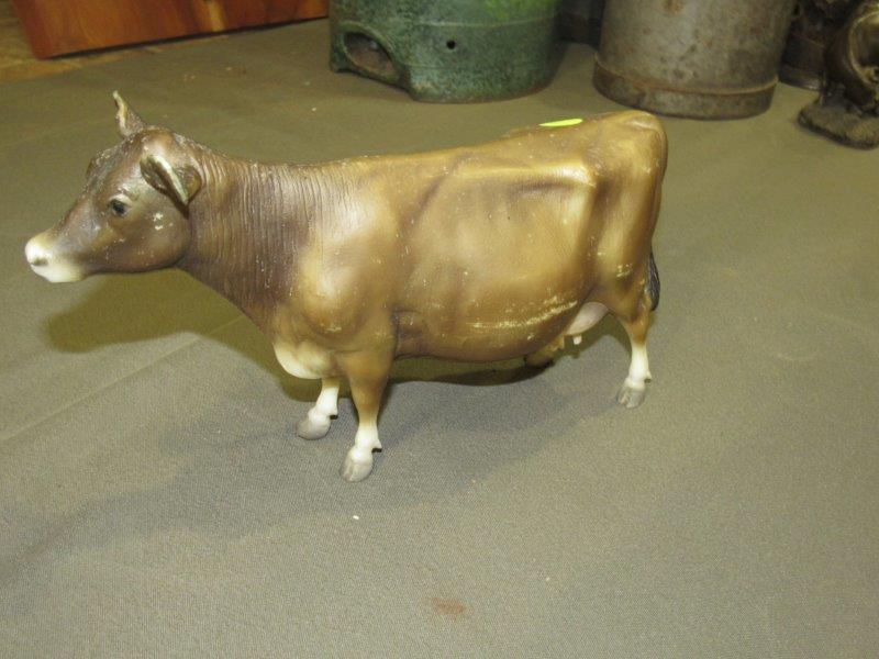 Breyer dairy cow figurine (1 of 4)