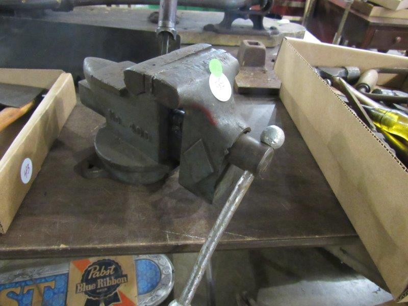 Littlestown number 400 shop vise (1 of 3)