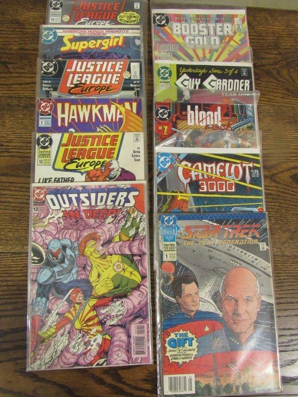 Lot of 10 various DC comic books sealed (1 of 5)