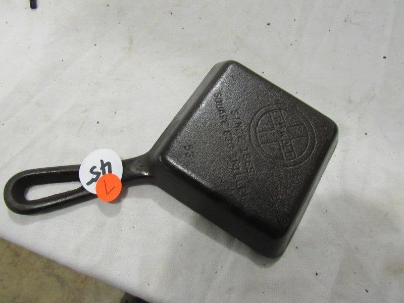 Small Griswold square egg skillet (1 of 3)