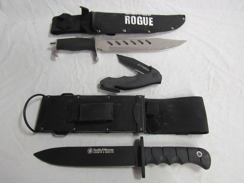 3 pce. Smith & Wesson/Sheffield Knife lot: 2- large are Sheffield and Smith and Wesson 1- small is Smith & Wesson