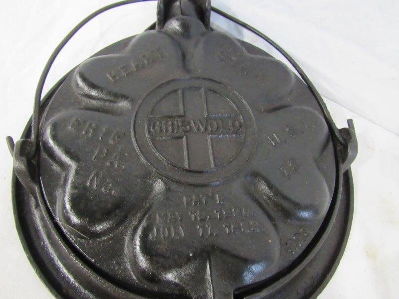 Rare Griswold heart /star waffle iron (1 of 3)