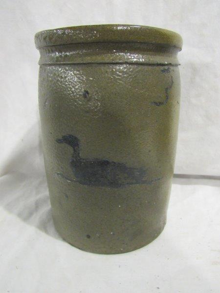 Small Virginia stoneware jar with duck (1 of 4)
