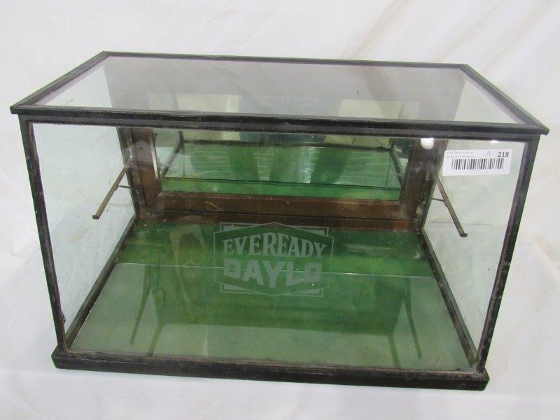 Incredible Eveready Daylo glass display case (1 of 9)
