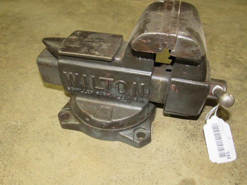 Wilton swivel base bench anvil vise (1 of 3)