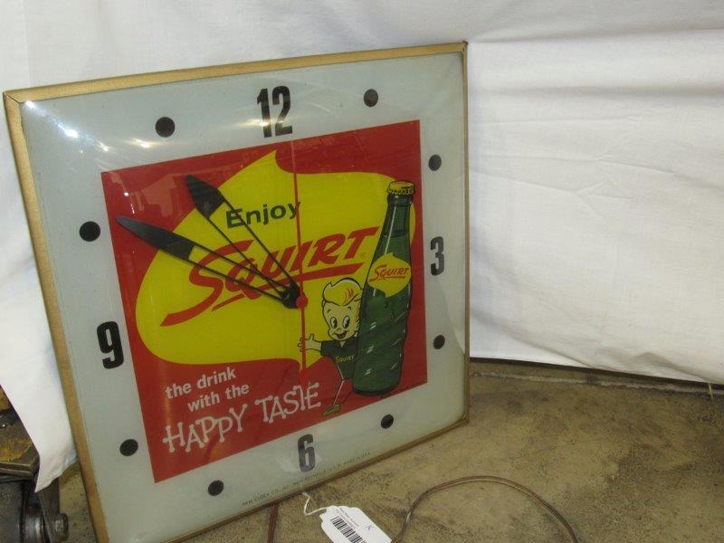 Incredible Squirt Pam clock (1 of 6)