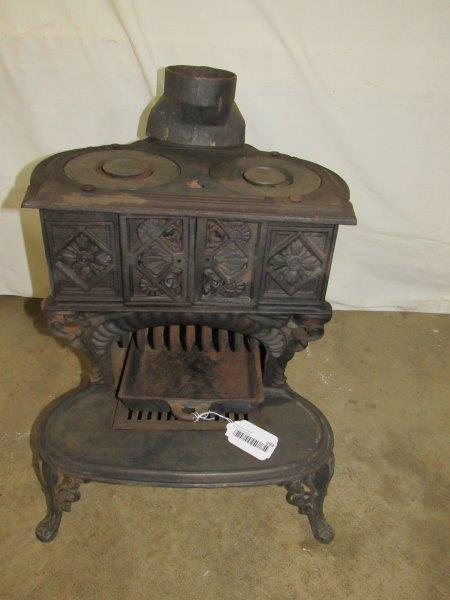 Fancy cast iron caboose stove (1 of 5)