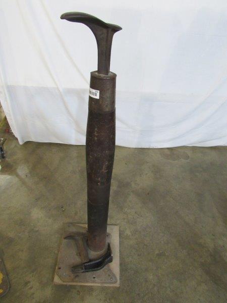 Early shoe repair pedestal (1 of 5)