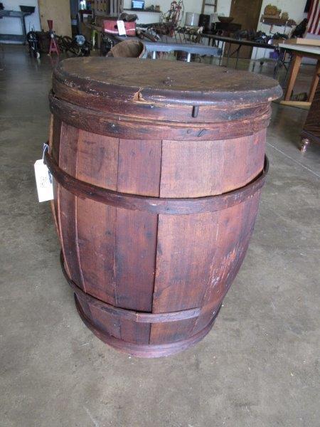 Flour barrel w/ lid (1 of 2)