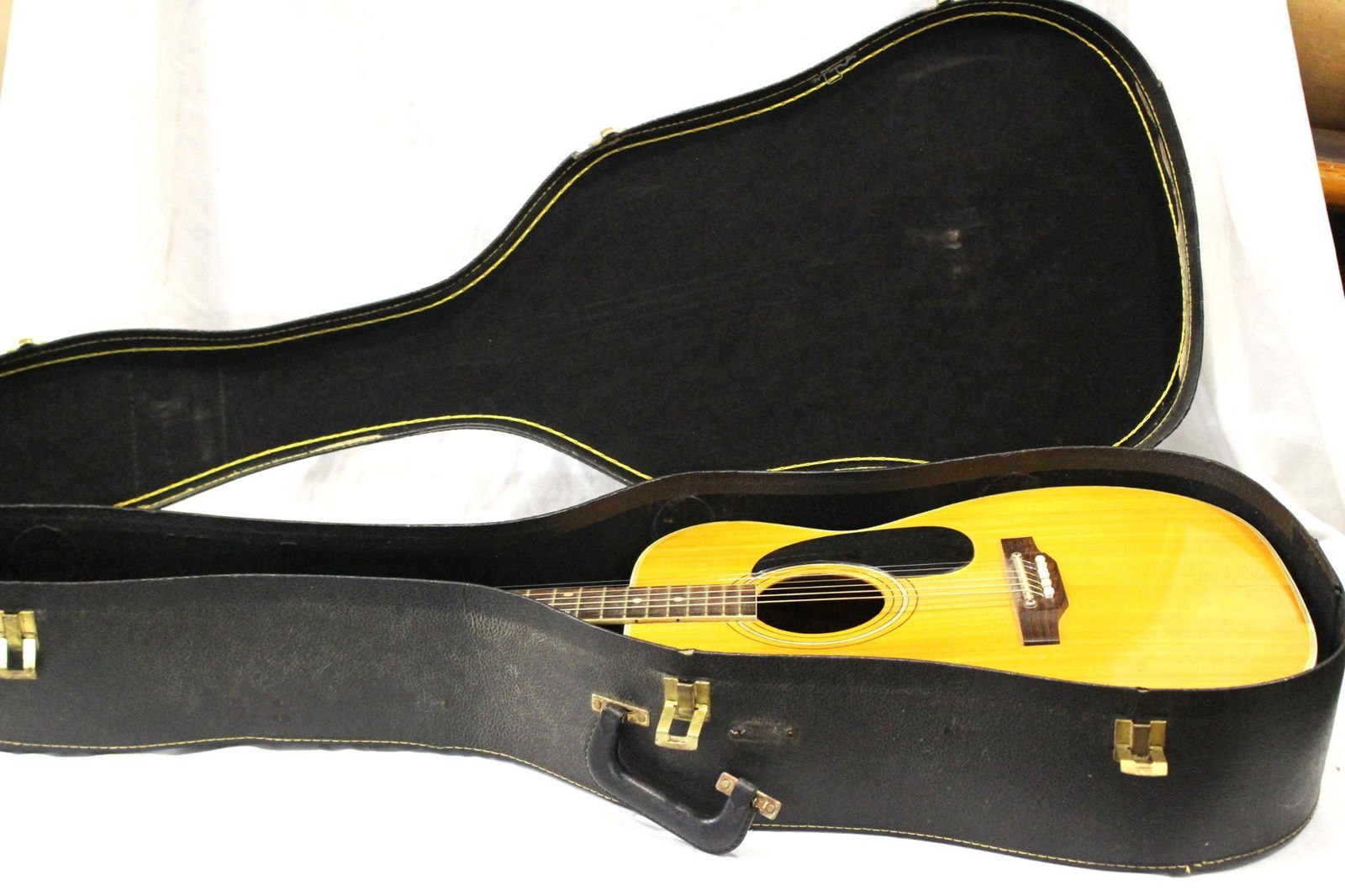 Regal 6 String Acoustic Guitar with case (1 of 11)