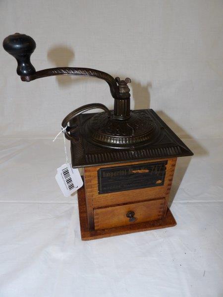 Imperial No. 747 Arcade Mfg. Co. Coffee mill (1 of 7)