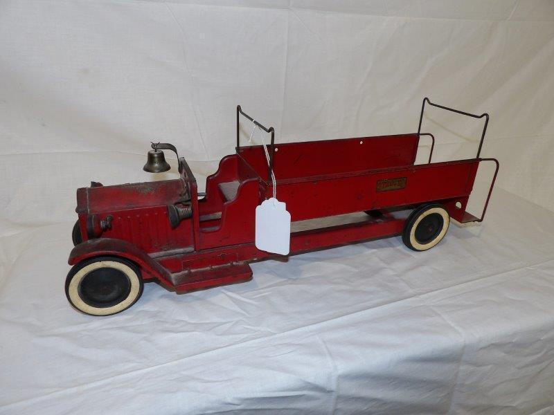 1920s Structo fire truck w/ bell (1 of 6)