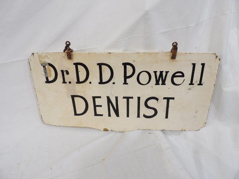 Two-sided wooden Dentist sign with hanging brackets (1 of 3)