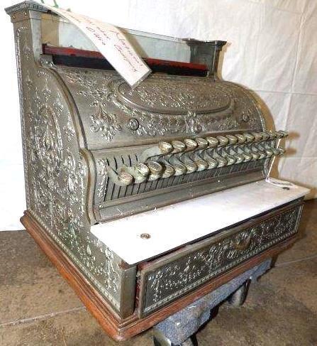 Antique 1904 National cash register (1 of 15)