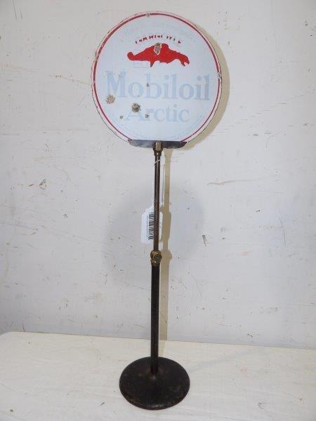 DSP Gargoyle Mobile Oil Arctic countertop display (1 of 5)