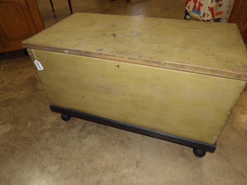 Nice primitive painted blanket chest (1 of 6)