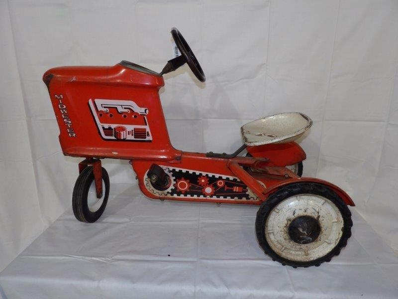 Midwester pedal tractor (1 of 8)