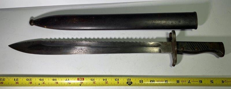 Vintage Sawback British Bayonet, likely from WW1 or WW2 (1 of 10)