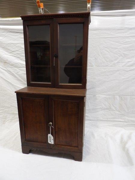 Child's step back cabinet (1 of 6)