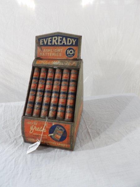 Everready flashlight batteries metal display (1 of 8)