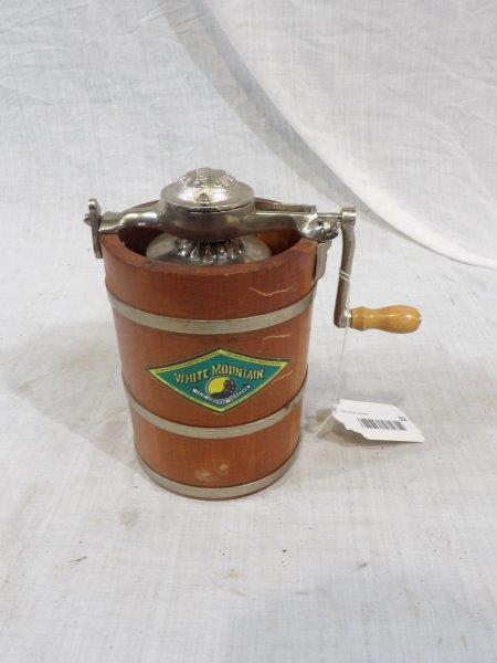 White Mountain Junior ice cream freezer: Has a few minor scratches but overall is in excellent condition!! 4 1/2 in Diameter 7 1/2 in tall