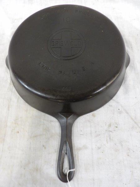 Griswold #10 cast iron skillet: Is in good condition! Large block logo.