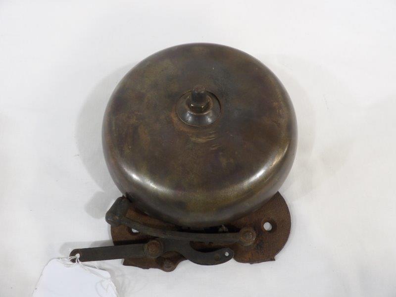 Early brass boxing ring bell: Brass bell is approximately 7 in in diameter, overall appears to be in good condition.