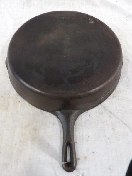 Wagner #12 cast iron skillet: Minor user wear but overall is in good condition.