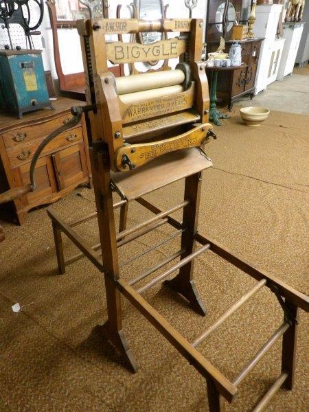 Lovell Mfg. Co. wringer on Wash tub base (1 of 3)