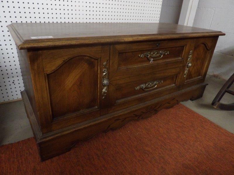 Lane Oak blanket chest (1 of 5)