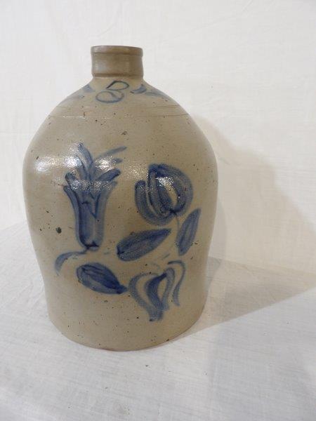 Nice 3 gallon decorated stoneware jug (1 of 7)