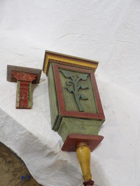 Wooden corbel type decorative piece (1 of 4)