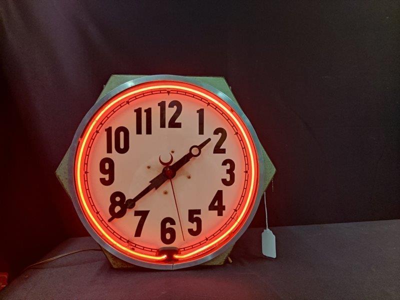 Neon Lighted Clock: Works great! Early piece by neon clock co. 20 x 18