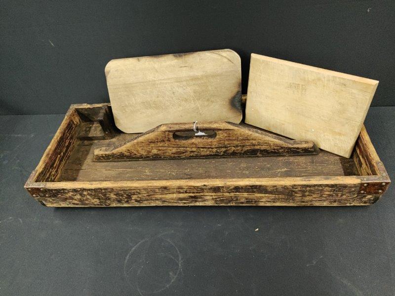 Carrier and 2 Cutting Boards (1 of 2)