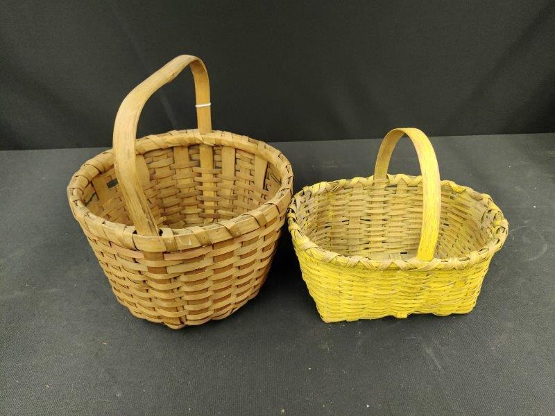 Set of 2 Early Split Bow Baskets (1 of 3)