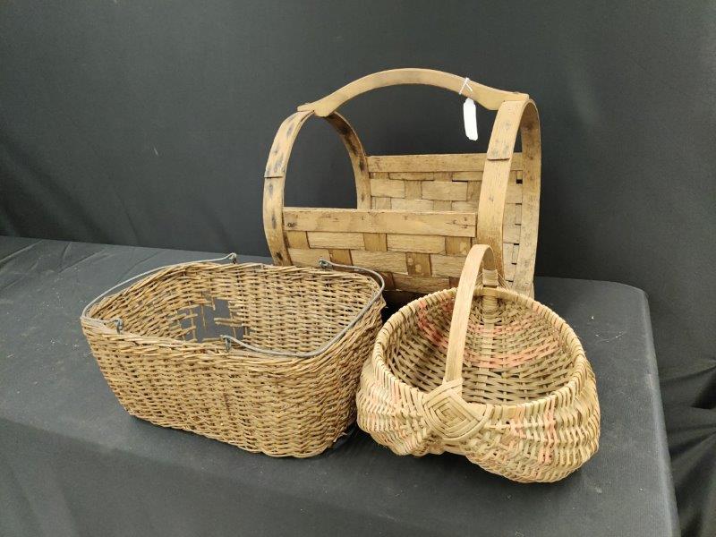 Lot of 2 Early Baskets and a News Paper Holder (1 of 4)