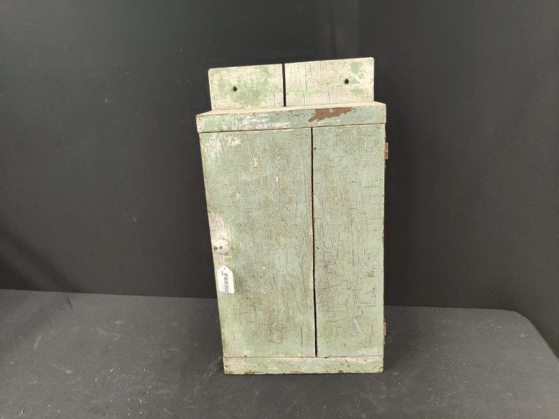 Excellent painted hanging wall cabinet (1 of 4)