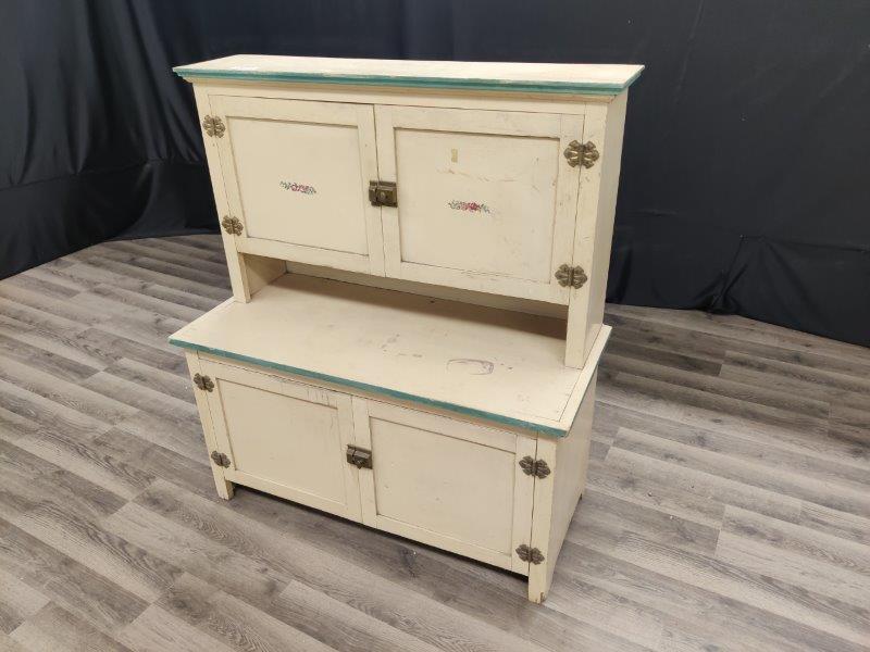 Awesome child-sized step back cabinet (1 of 5)