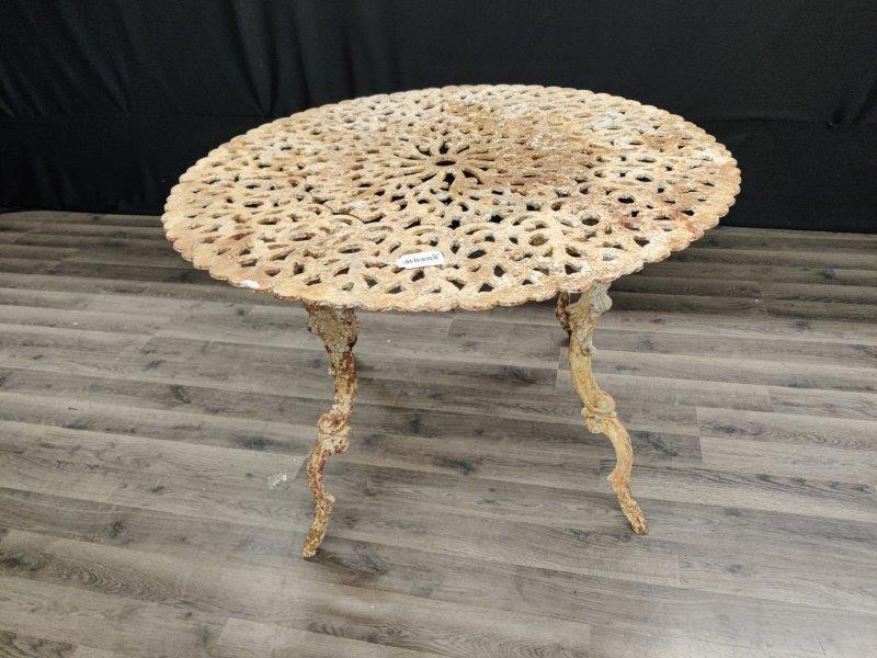 Nice ornate cast iron table (1 of 3)