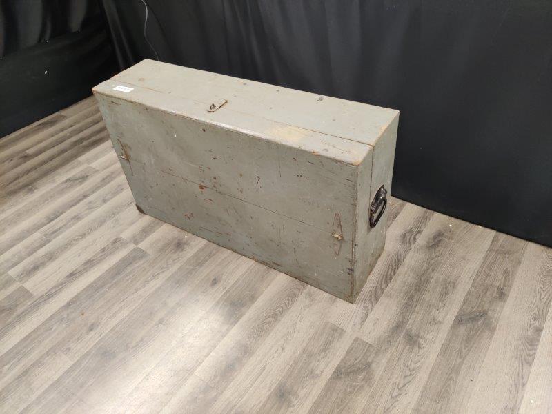 Early tool box with 3 drawers (1 of 2)