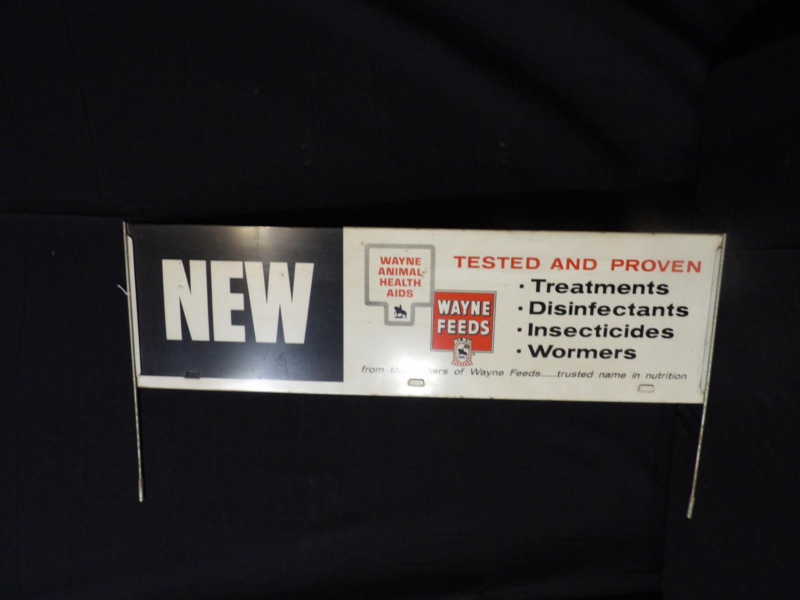 SS METAL WAYNE FEEDS DISPLAY SIGN (1 of 6)