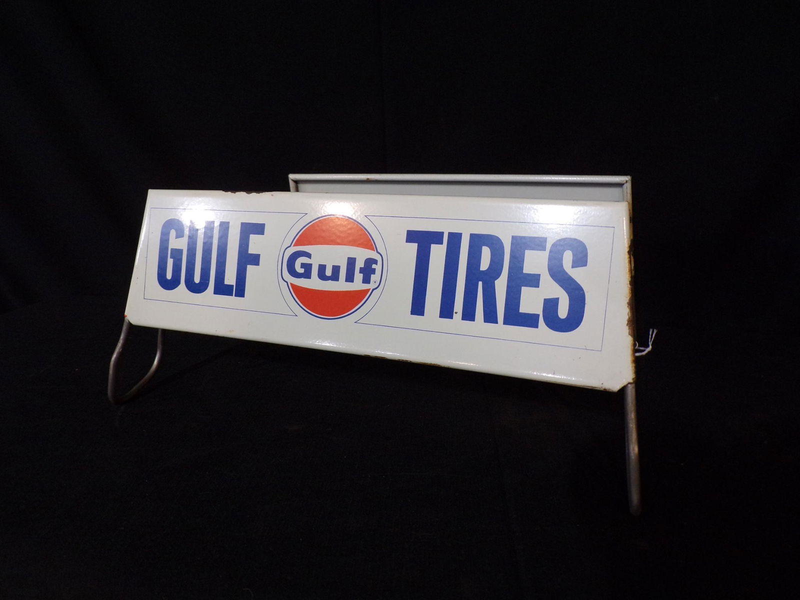 GULF TIRE DISPLAY RACK (1 of 7)