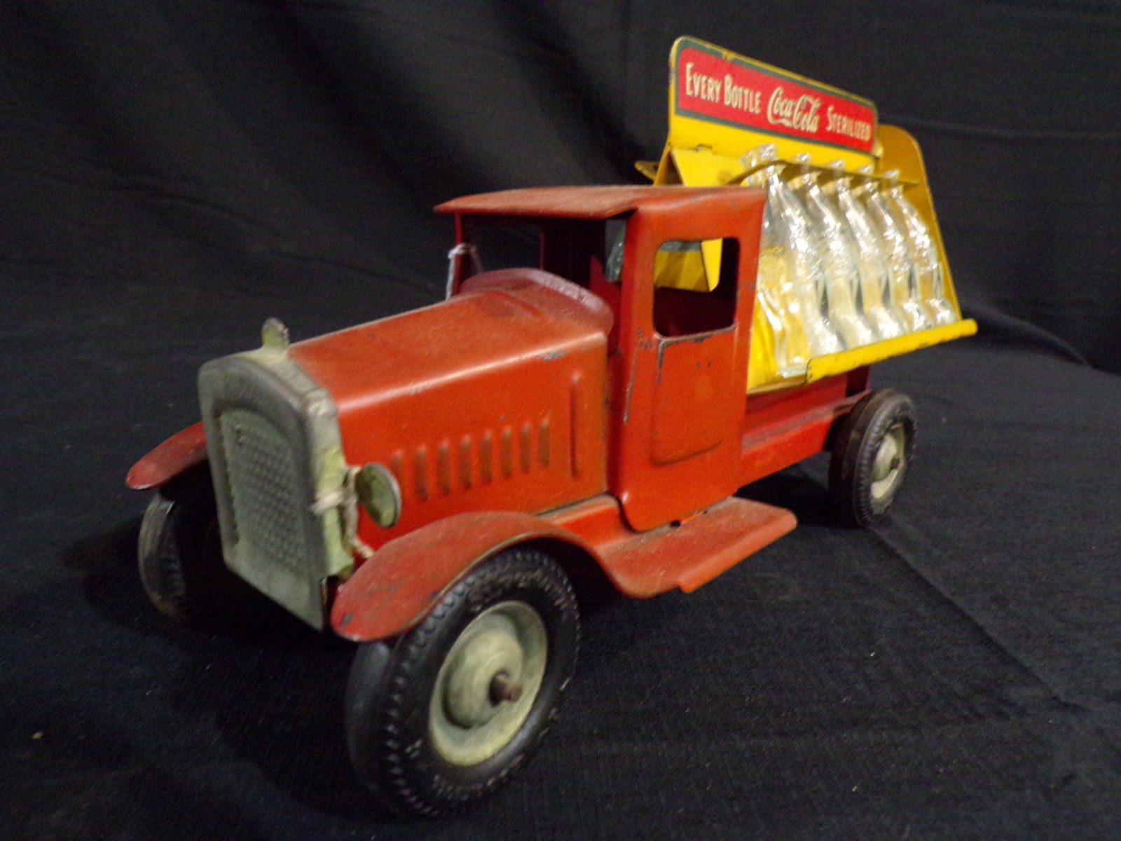 Metalcraft Coca-Cola truck with bottles (1 of 5)