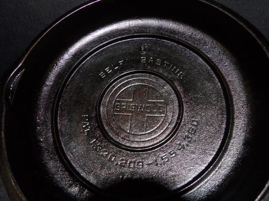 Griswold No. 6 skillet with Dome self basting lid (1 of 4)