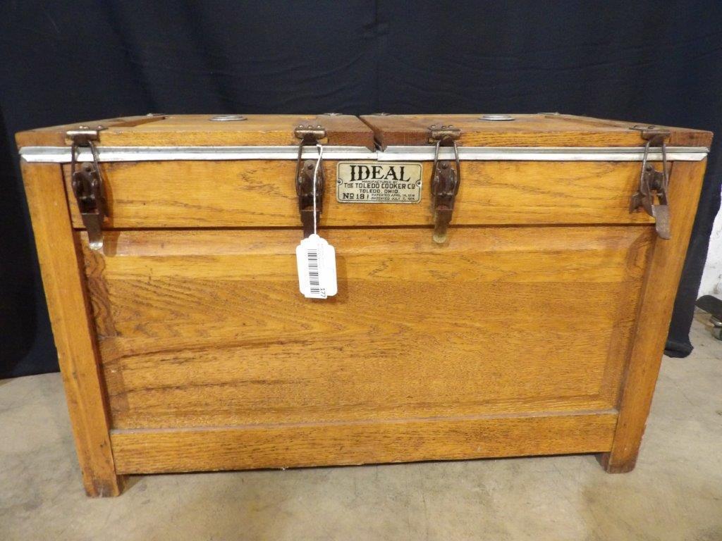 Ideal No.18 Toledo cooker: Great early pc. mfg by The Toledo Cooker Co. patented in 1914. Nice Oak box with double lock down hinged lids with insulated aluminum interior. Known early on as the fireless cooker. This was akin to