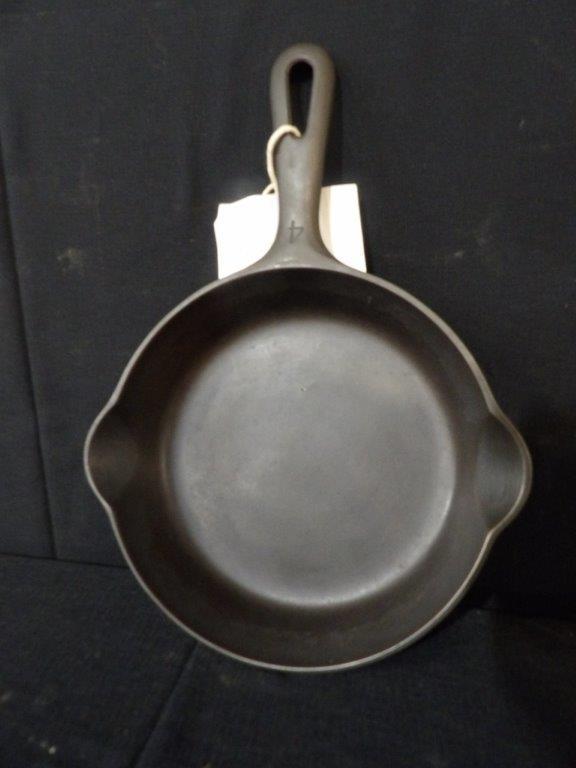 Griswold No. 4 cast iron skillet (1 of 4)