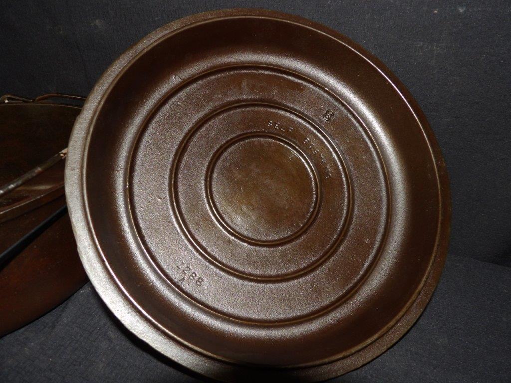 Griswold No. 8 Dutch Oven w/ Dome self basting lid (1 of 6)
