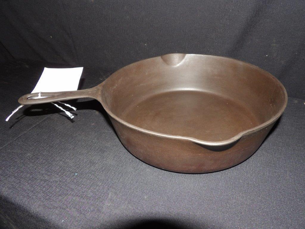 Griswold #8 cast-iron chicken pan (1 of 5)