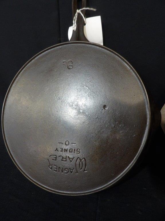 Wagner No. 9 skillet with Drip Drop cover (1 of 7)