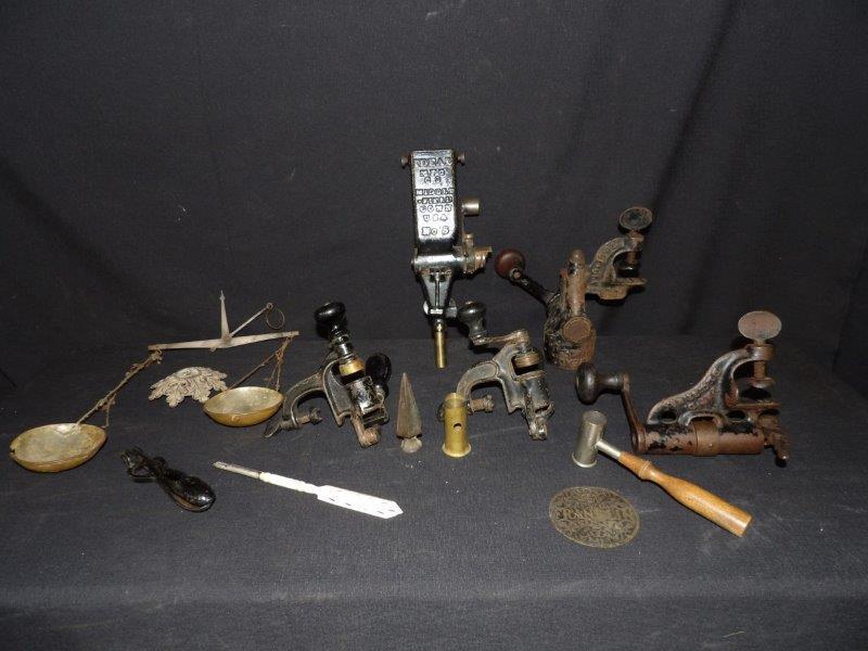 SHOT SHELL RELOADERS: 5 SHOT SHELL RELOADERS 2 IDEAL BRANDS. OTHER MISC GUN ITEMS INCLUDING A SCALE.
